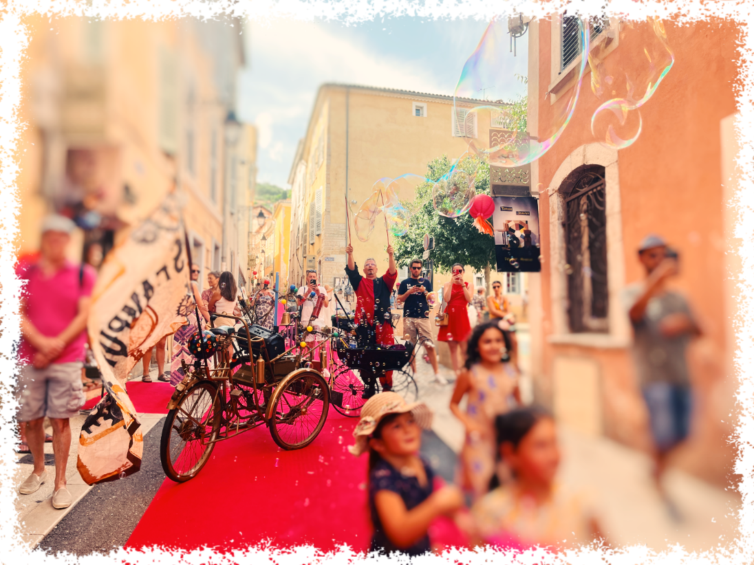 Tricycle à bulles - Festival des Arts de la Rue Hyeres - Team Bubble Creator